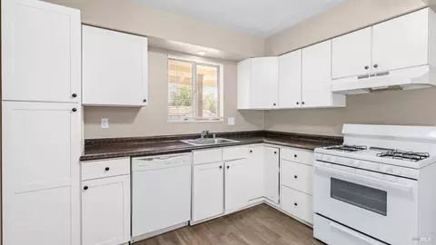 Kitchen - 1330 Buckingham Dr, Fairfield, CA 94533 photo 2 of 2