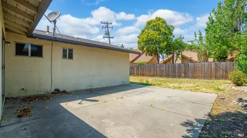 Exterior - 1330 Buckingham Dr, Fairfield, CA 94533 photo 2 of 9