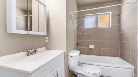 Bath - 1330 Buckingham Dr, Fairfield, CA 94533 photo 1 of 2