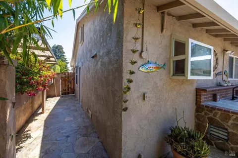 Exterior - 435 Hamilton Dr, Fairfield, CA 94533 photo 2 of 18