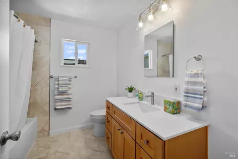 Bath - 435 Hamilton Dr, Fairfield, CA 94533 photo 1 of 1