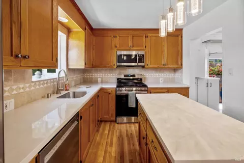 Kitchen - 435 Hamilton Dr, Fairfield, CA 94533 photo 2 of 4
