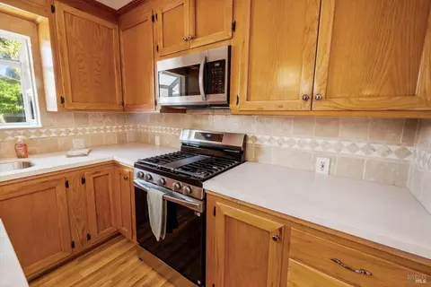 Kitchen - 435 Hamilton Dr, Fairfield, CA 94533 photo 3 of 4