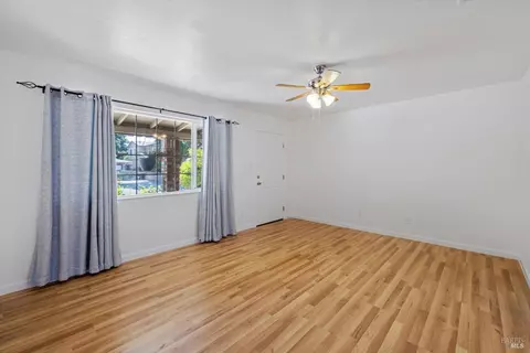 Living - 435 Hamilton Dr, Fairfield, CA 94533 photo 3 of 5