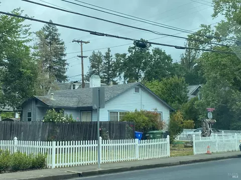 1209 Stockton St, Saint Helena, CA 94574