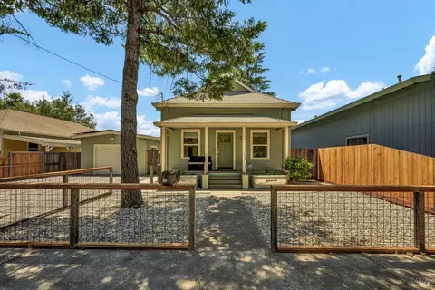 211 Mulberry St, Cloverdale, CA 95425