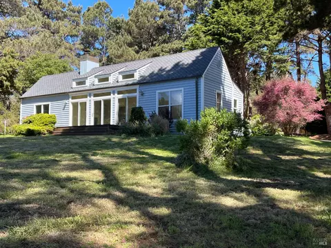 45300 Headlands Dr, Little River, CA 95456