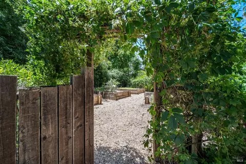 Exterior - 21925 Hyde Rd, Sonoma, CA 95476 photo 20 of 28
