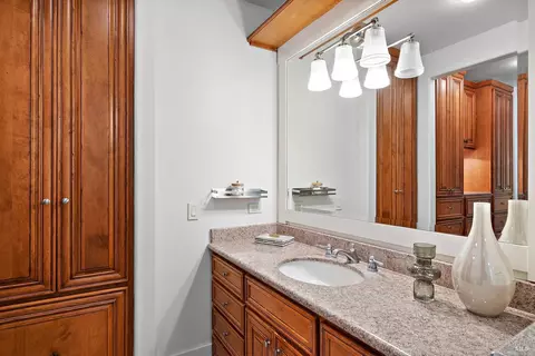Bath - 21925 Hyde Rd, Sonoma, CA 95476 photo 4 of 4