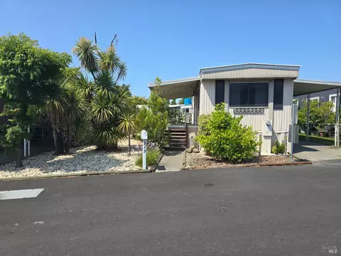 215 Apple Ln, Santa Rosa, CA 95407
