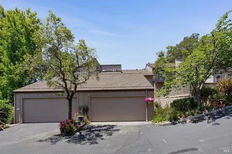 3 Mcintosh Ct, Novato, CA 94949