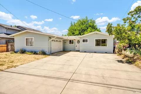 2715 Clipper Ln, Lakeport, CA 95453