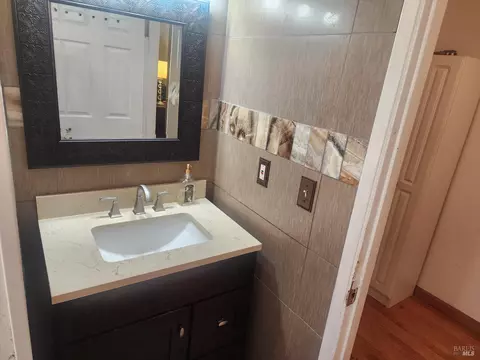 Bath - 715 Grant St, Vallejo, CA 94590 photo 2 of 2