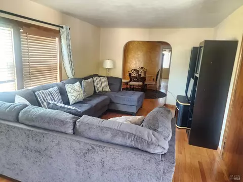 Living - 715 Grant St, Vallejo, CA 94590 photo 1 of 1