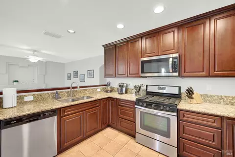 Kitchen - 403 Eagle Ln, Vacaville, CA 95687 photo 3 of 5