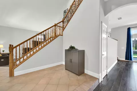 Entry Way - 403 Eagle Ln, Vacaville, CA 95687 photo 3 of 6