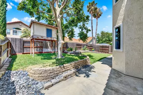 Exterior - 403 Eagle Ln, Vacaville, CA 95687 photo 16 of 22