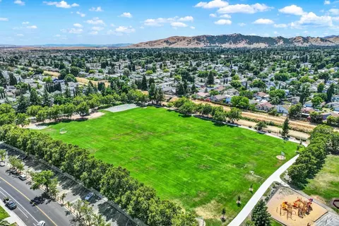View/Area - 403 Eagle Ln, Vacaville, CA 95687 photo 10 of 11