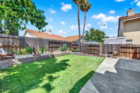 Exterior - 403 Eagle Ln, Vacaville, CA 95687 photo 15 of 22