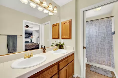 Bath - 403 Eagle Ln, Vacaville, CA 95687 photo 3 of 7