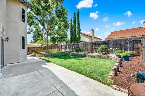 Exterior - 403 Eagle Ln, Vacaville, CA 95687 photo 12 of 22