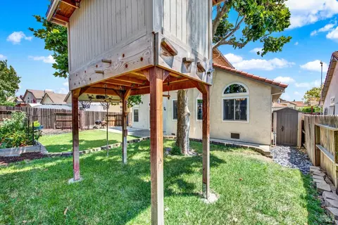 Exterior - 403 Eagle Ln, Vacaville, CA 95687 photo 18 of 22