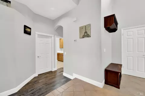 Entry Way - 403 Eagle Ln, Vacaville, CA 95687 photo 6 of 6