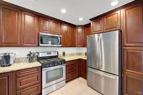 Kitchen - 403 Eagle Ln, Vacaville, CA 95687 photo 4 of 5
