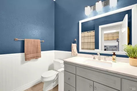 Bath - 403 Eagle Ln, Vacaville, CA 95687 photo 1 of 7