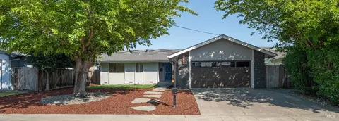 1282 Pacific Ave, Petaluma, CA 94954