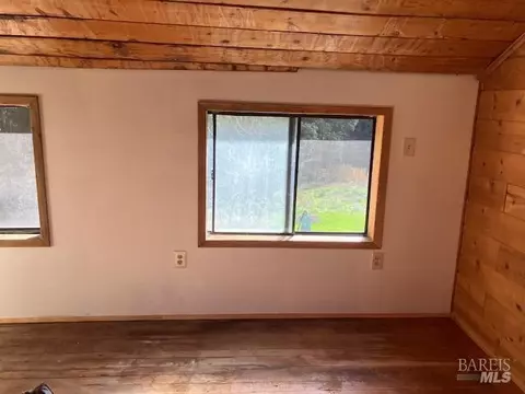 Bedroom - 28855 Timberline Rd, Willits, CA 95490 photo 3 of 3