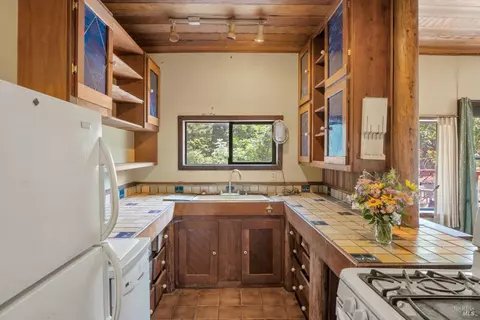Kitchen - 28855 Timberline Rd, Willits, CA 95490 photo 1 of 1