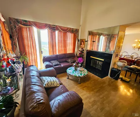 Living - 125 Ron Ct, Vallejo, CA 94591 photo 1 of 2