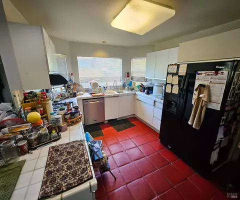 Kitchen - 125 Ron Ct, Vallejo, CA 94591 photo 1 of 2