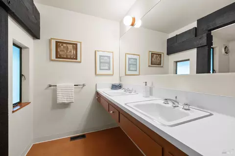 Bath - 11 Crest Rd, Belvedere, CA 94920 photo 4 of 5