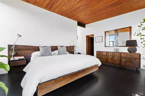 Bedroom - 11 Crest Rd, Belvedere, CA 94920 photo 2 of 6
