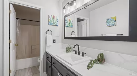 Bath - 705 Wiegand Way, Dixon, CA 95620 photo 1 of 3