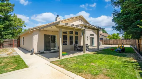 Exterior - 705 Wiegand Way, Dixon, CA 95620 photo 6 of 11