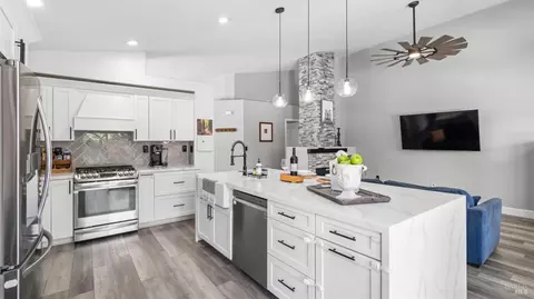 Kitchen - 705 Wiegand Way, Dixon, CA 95620 photo 2 of 6