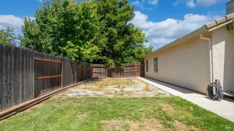 Exterior - 705 Wiegand Way, Dixon, CA 95620 photo 4 of 11
