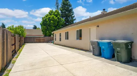 Exterior - 705 Wiegand Way, Dixon, CA 95620 photo 10 of 11