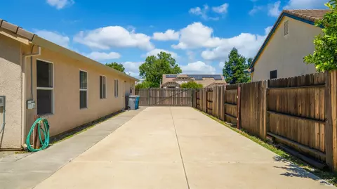 Exterior - 705 Wiegand Way, Dixon, CA 95620 photo 9 of 11