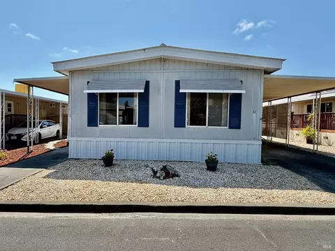 81 Somerset Dr, Santa Rosa, CA 95401