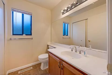 814 Milsom Pl, Windsor, CA 95492 photo 12