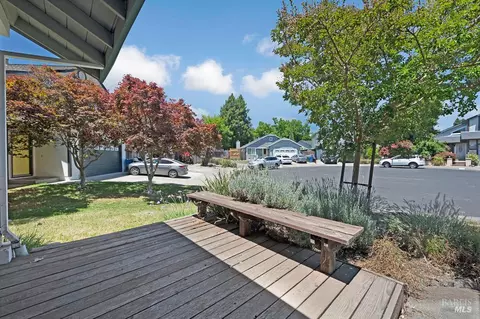 814 Milsom Pl, Windsor, CA 95492 photo 4