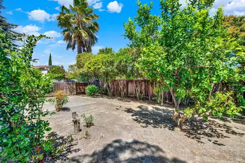 Exterior - 945 Hickory Ave, Fairfield, CA 94533 photo 16 of 25