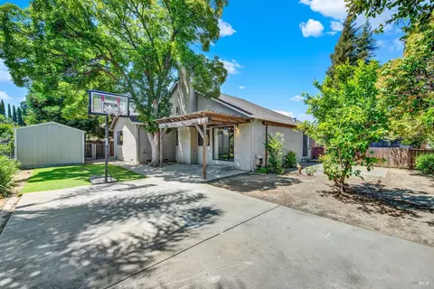 Exterior - 945 Hickory Ave, Fairfield, CA 94533 photo 11 of 25