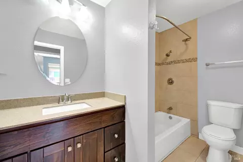 Bath - 945 Hickory Ave, Fairfield, CA 94533 photo 4 of 5