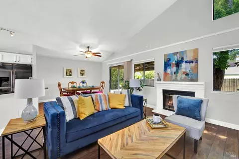 Living - 945 Hickory Ave, Fairfield, CA 94533 photo 1 of 2