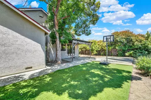 Exterior - 945 Hickory Ave, Fairfield, CA 94533 photo 9 of 25